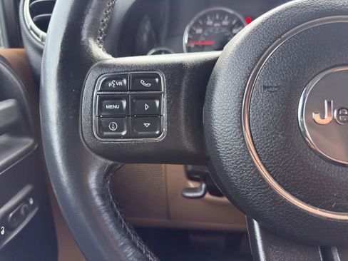 Used 2016 Jeep Wrangler Unlimited Sahara w/ Connectivity Group AWD/4WD image 18