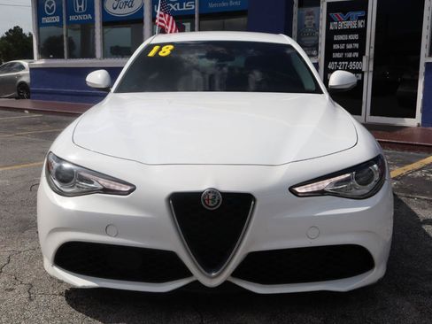 Used 2018 Alfa Romeo Giulia RWD image 9