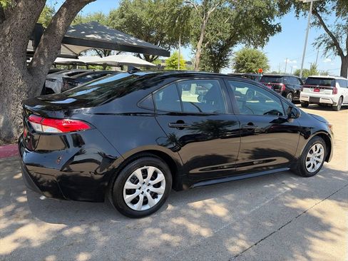 Used 2025 Toyota Corolla LE FWD image 9