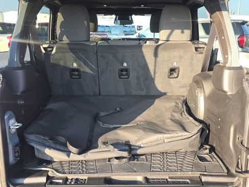 Used 2025 Jeep Wrangler Unlimited Rubicon AWD/4WD image 13