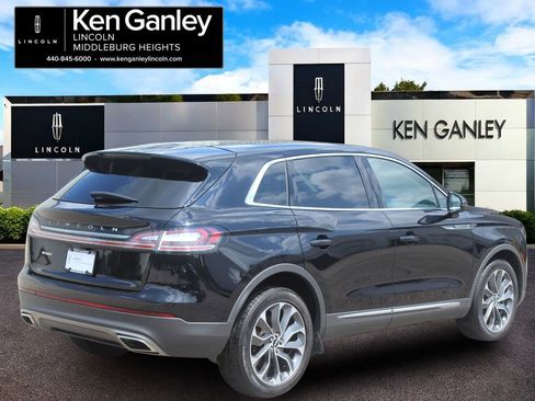 Used 2023 Lincoln Nautilus Reserve AWD/4WD image 7