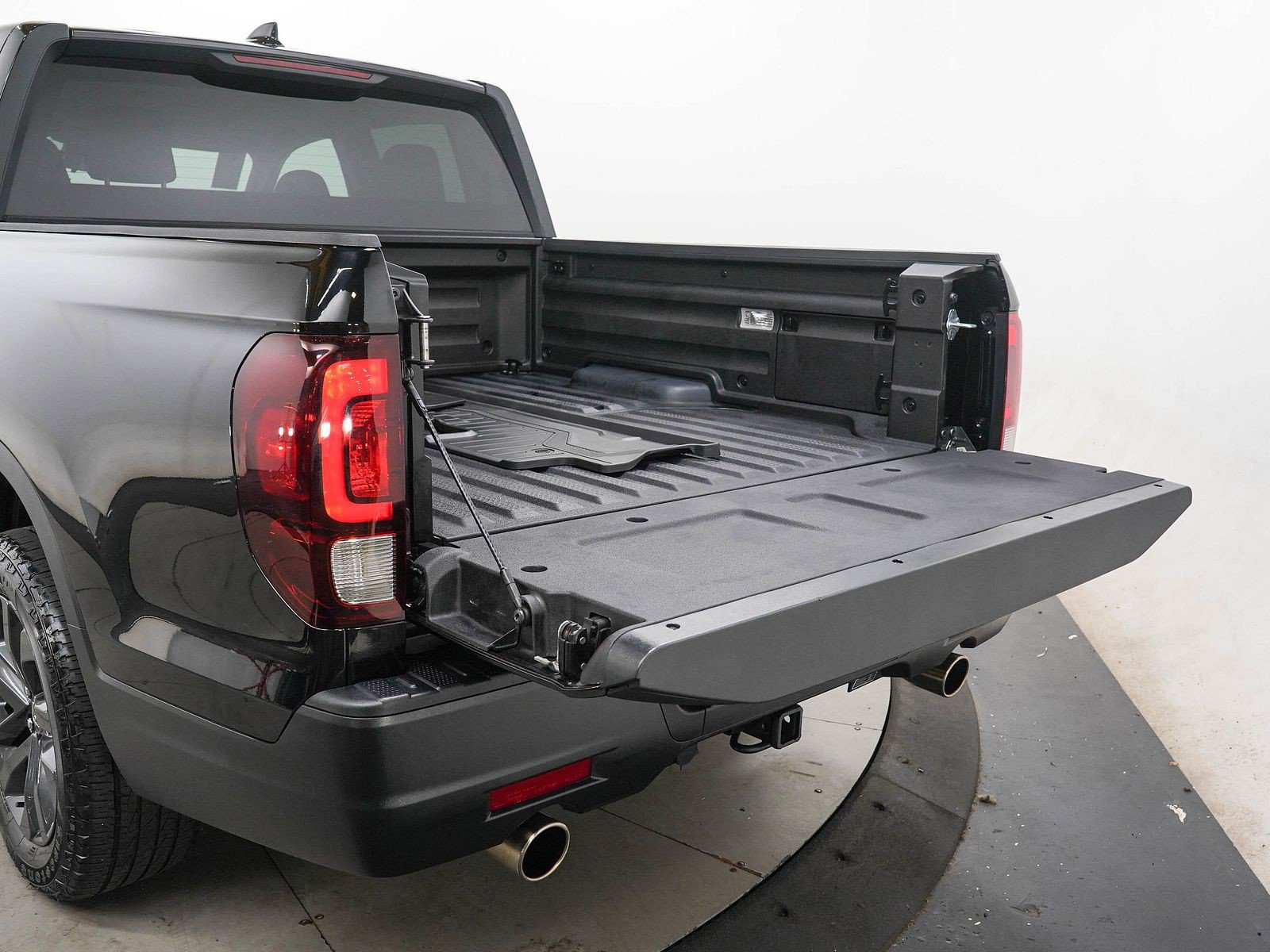 Used 2024 Honda Ridgeline Sport image 9