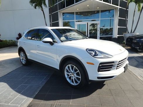 Used 2021 Porsche Cayenne w/ Premium Package image 2