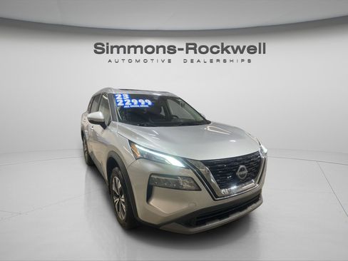 Used 2023 Nissan Rogue SV w/ SV Premium Package AWD/4WD image 3