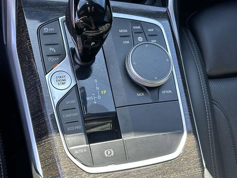 Used 2022 BMW 330i Sedan w/ Driving Assistance Package image 27