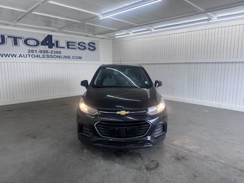 Used 2018 Chevrolet Trax LS FWD image 2