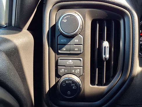 Used 2022 Chevrolet Silverado 1500 Custom Trail Boss AWD/4WD image 9