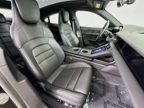 Used 2025 Porsche Taycan image 30