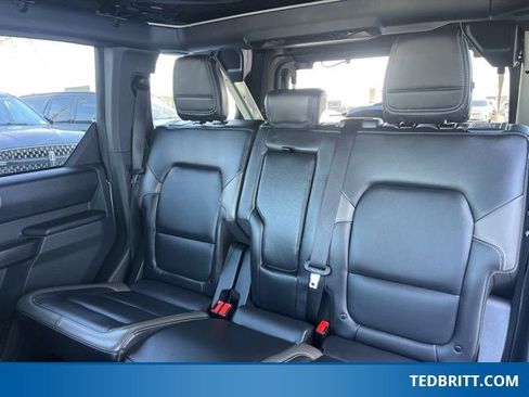 Used 2025 Ford Bronco Outer Banks image 13