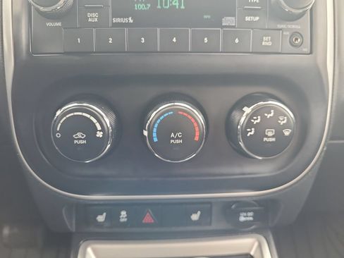 Used 2015 Jeep Compass Latitude FWD image 23