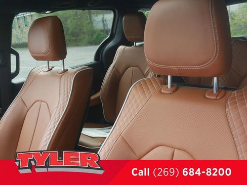 New 2026 Chrysler Pacifica Pinnacle w/ Trailer Tow Group AWD/4WD image 39