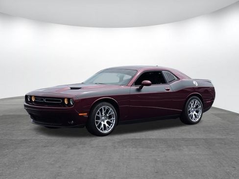 Used 2021 Dodge Challenger SXT RWD image 6