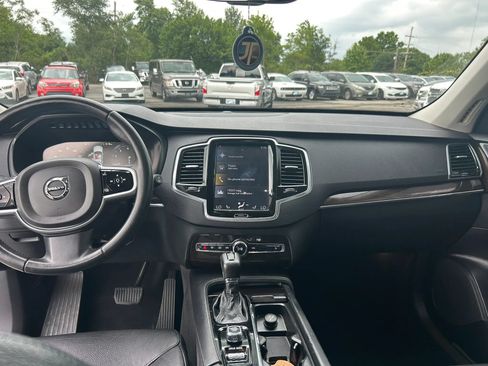 Used 2018 Volvo XC90 T6 Momentum w/ Momentum Plus Package AWD/4WD image 27
