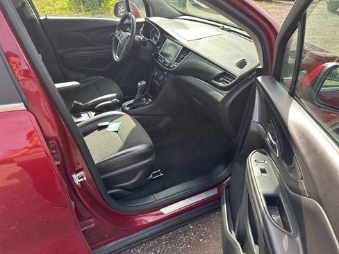 Used 2021 Buick Encore Preferred image 10