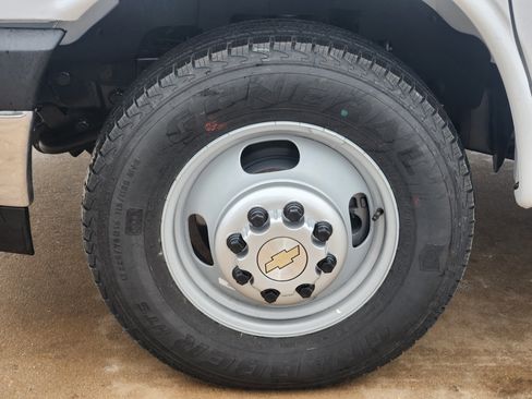 New 2025 Chevrolet Express 4500 w/ Power Convenience Package image 16