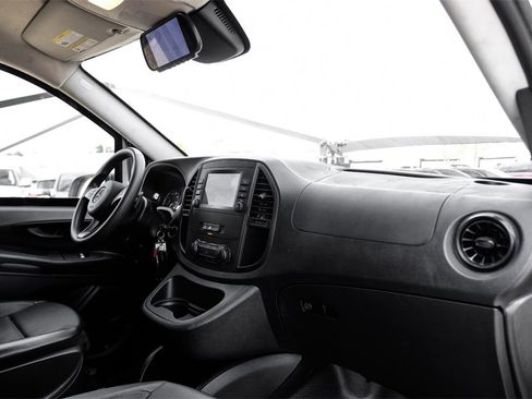 Used 2023 Mercedes-Benz Metris image 9