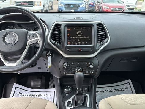 Used 2015 Jeep Cherokee Latitude AWD/4WD image 16