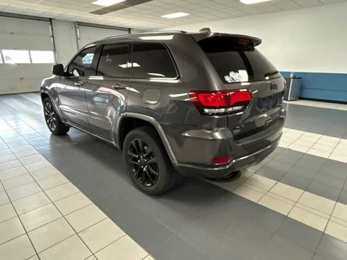 Used 2018 Jeep Grand Cherokee Altitude AWD/4WD image 5