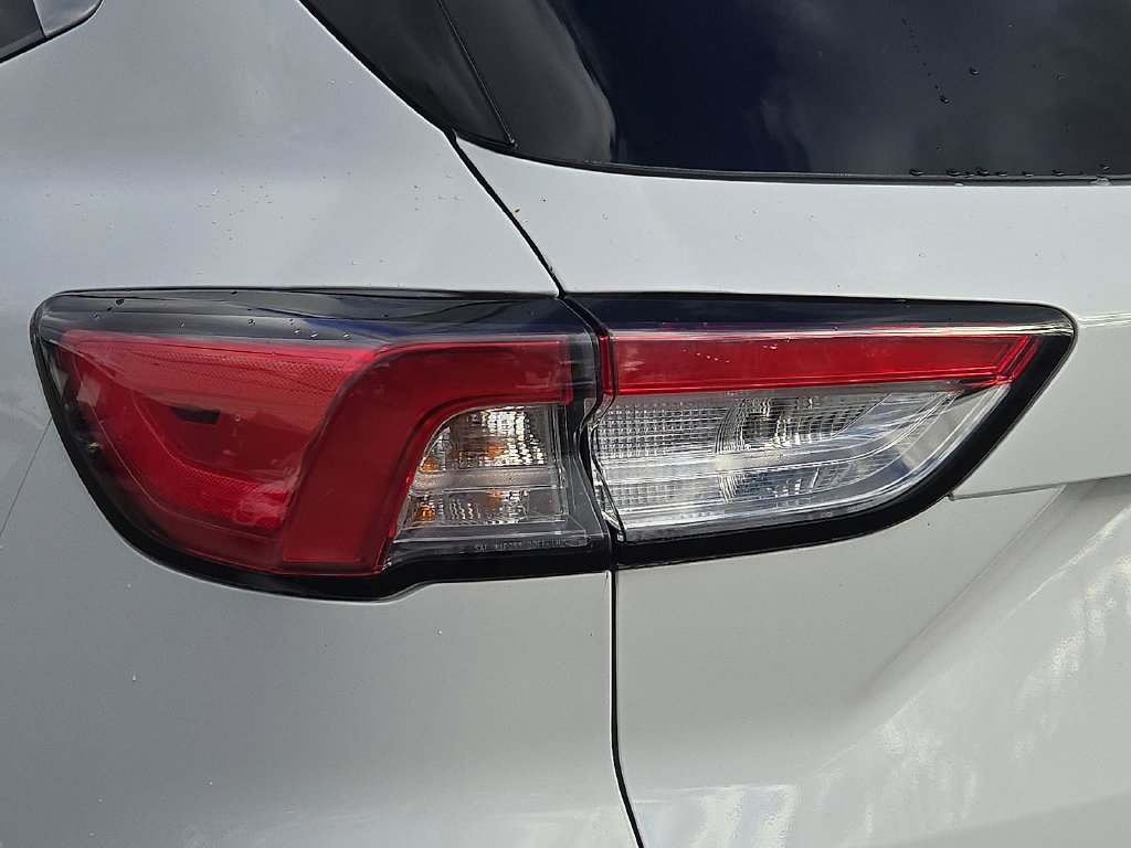 Used 2022 Ford Escape SE FWD image 10