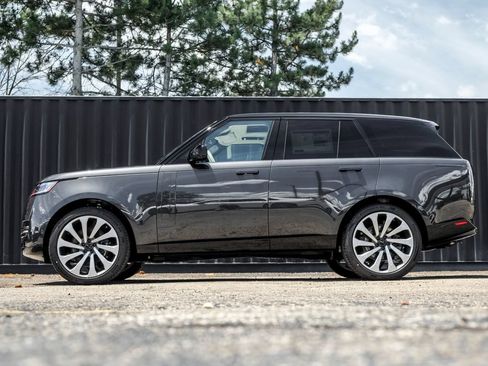New 2026 Land Rover Range Rover SE AWD/4WD image 3