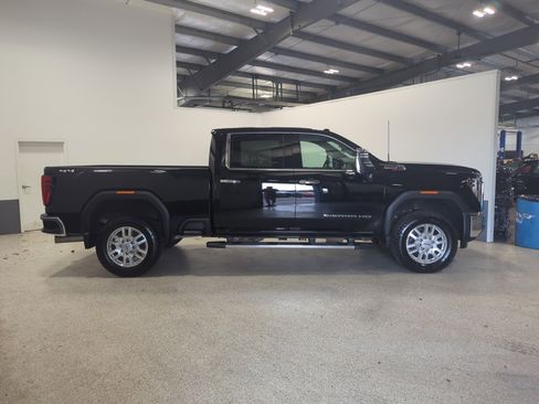 Used 2024 GMC Sierra 2500 SLT w/ SLT Premium Package image 2