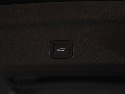 Used 2023 GMC Yukon Denali w/ Advanced Technology Package AWD/4WD image 18