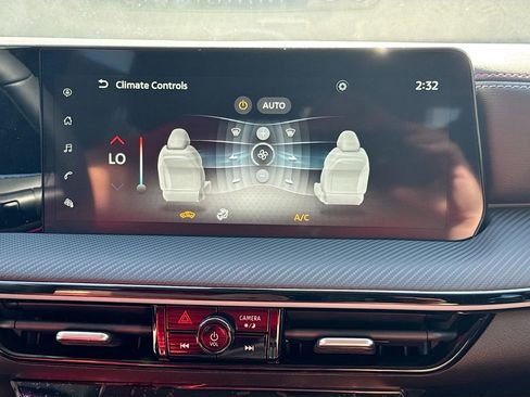 New 2025 Nissan Kicks SR image 16