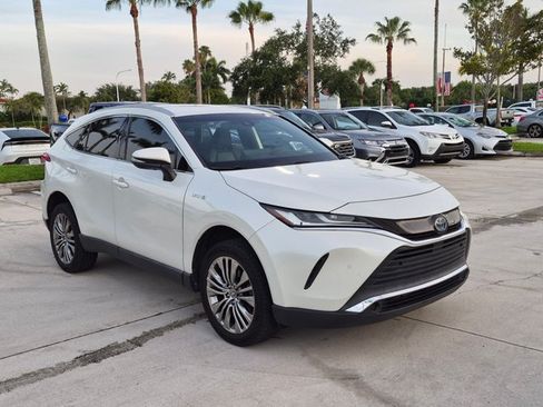 Used 2021 Toyota Venza XLE w/ Softex Package AWD/4WD image 3