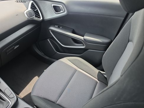 Certified 2025 Kia Soul LX FWD image 15
