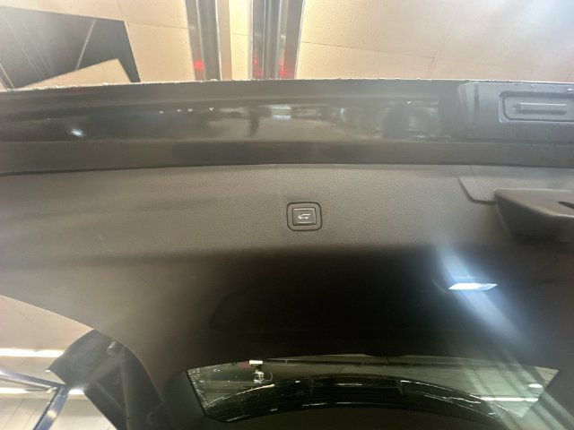 Used 2023 Chevrolet Traverse RS w/ LPO, Floor Liner Package AWD/4WD image 53