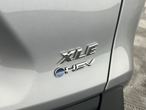 Used 2025 Toyota RAV4 XLE AWD/4WD image 27