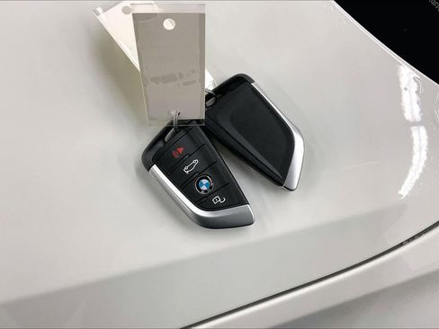 Used 2023 BMW 330i Sedan w/ Premium Package image 13