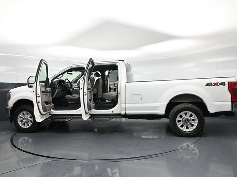 Used 2021 Ford F250 XLT w/ XLT Value Package AWD/4WD image 33