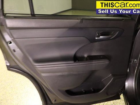 Used 2021 Toyota Highlander XSE image 32