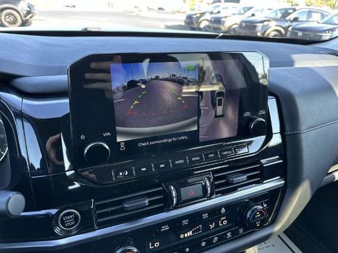 Certified 2023 Nissan Pathfinder SL image 17