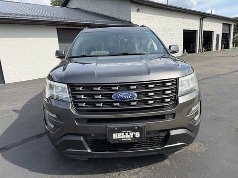 Used 2017 Ford Explorer XLT w/ Equipment Group 202A AWD/4WD image 7