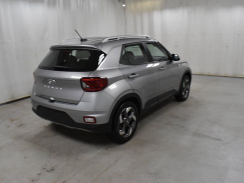 Used 2024 Hyundai Venue SEL image 5