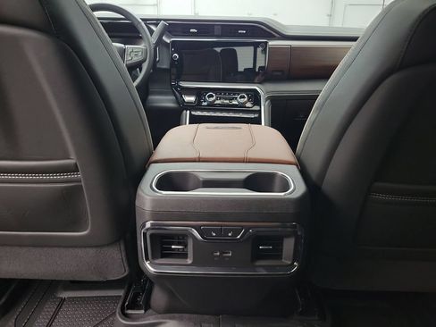 Used 2025 GMC Sierra 3500 Denali Ultimate AWD/4WD image 18