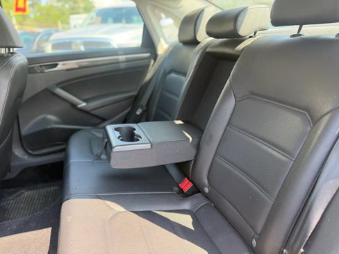 Used 2017 Volkswagen Passat 1.8T SE FWD image 15