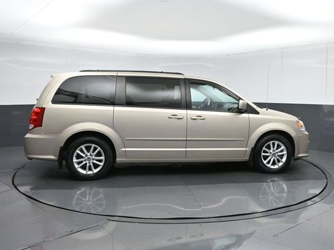 Used 2016 Dodge Grand Caravan SXT w/ Rear Park Assist Package image 8