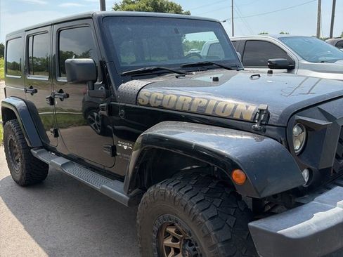 Used 2016 Jeep Wrangler Unlimited Sahara w/ Connectivity Group AWD/4WD image 3
