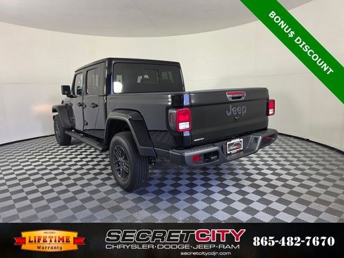 New 2025 Jeep Gladiator Sport image 5