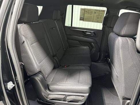 Used 2025 Chevrolet Suburban LS RWD image 28