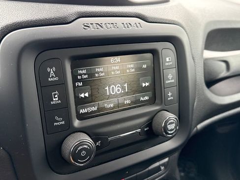 Used 2017 Jeep Renegade Latitude w/ Cold Weather Group image 20