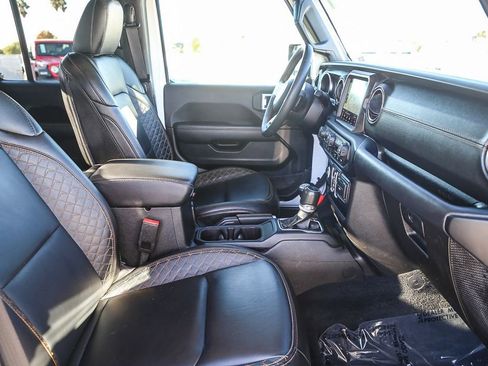 Used 2023 Jeep Gladiator Overland image 17
