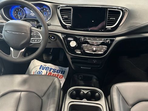 New 2027 Chrysler Pacifica Select AWD/4WD image 33
