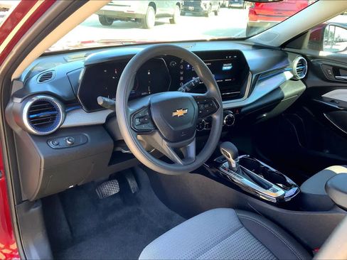 Certified 2024 Chevrolet Trax LT image 17