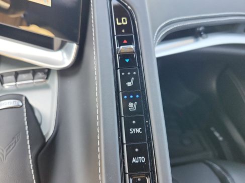 Used 2025 Chevrolet Corvette 3LT 2dr Stingray Conv w/ Z51 Performance Package image 17