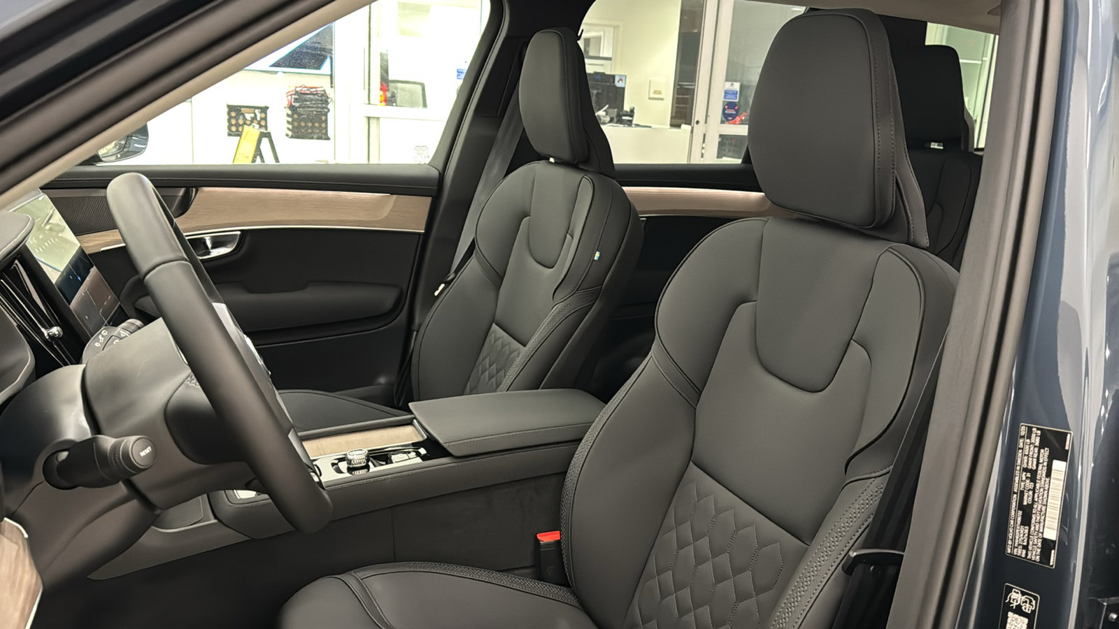 New 2026 Volvo XC90 T8 Plus w/ Protection Package Premier AWD/4WD image 23