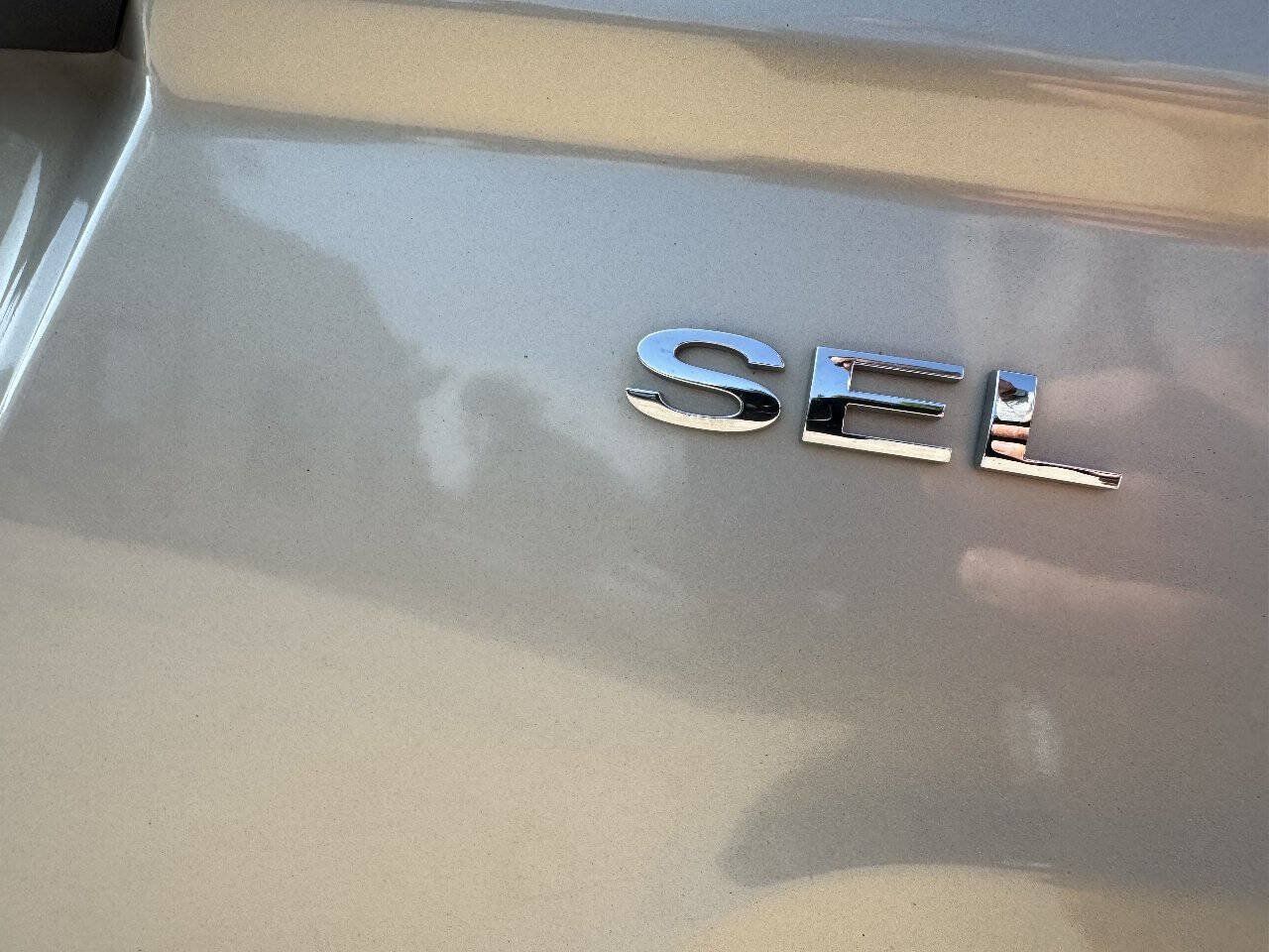 Used 2010 Ford Fusion SEL FWD image 9